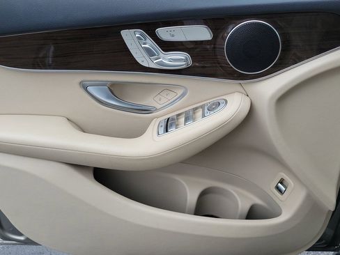 Certified 2022 Mercedes-Benz GLC 300 image 22