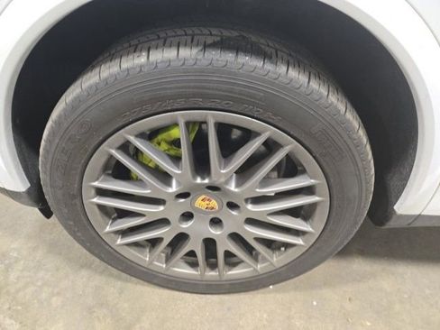 Used 2017 Porsche Cayenne S Platinum image 10