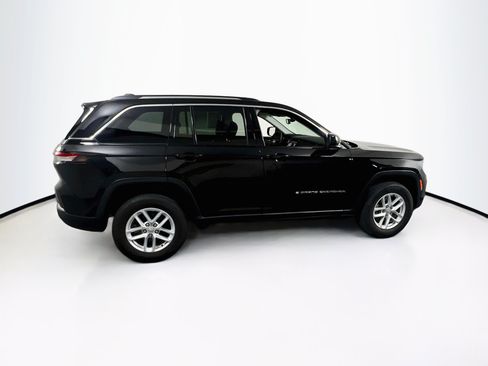 Used 2023 Jeep Grand Cherokee Laredo AWD/4WD image 4