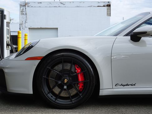 Certified 2025 Porsche 911 Carrera 4 GTS AWD/4WD image 8