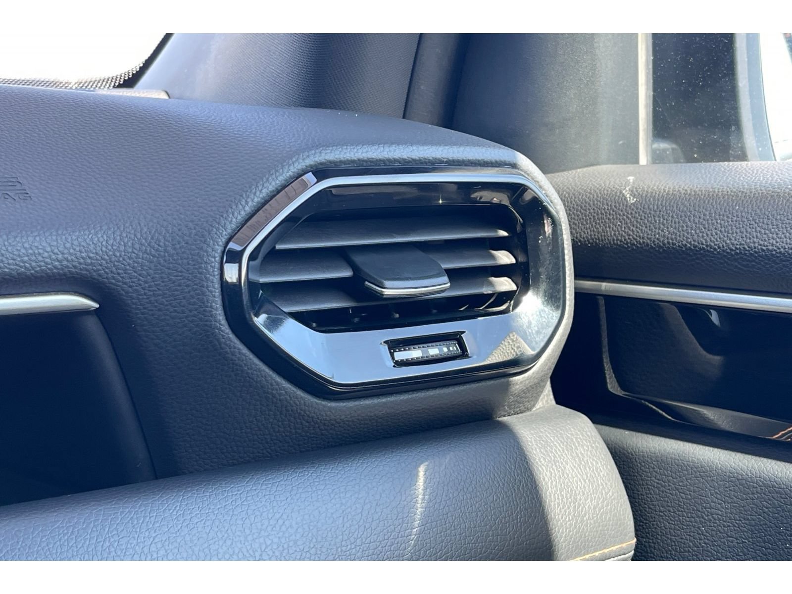 Certified 2024 Honda Pilot Sport image 30
