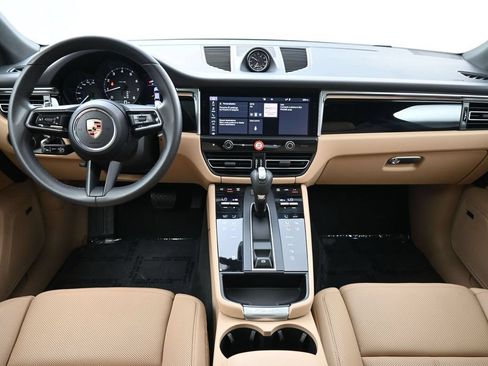 Certified 2025 Porsche Macan AWD/4WD image 6