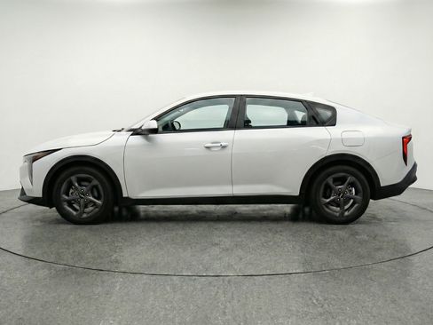 Used 2025 Kia K4 LXS image 5