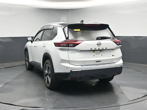 Used 2024 Nissan Rogue SL w/ SL Premium Package image 4