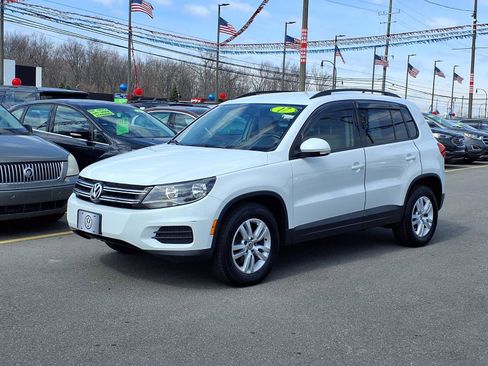 Used 2017 Volkswagen Tiguan S image 1