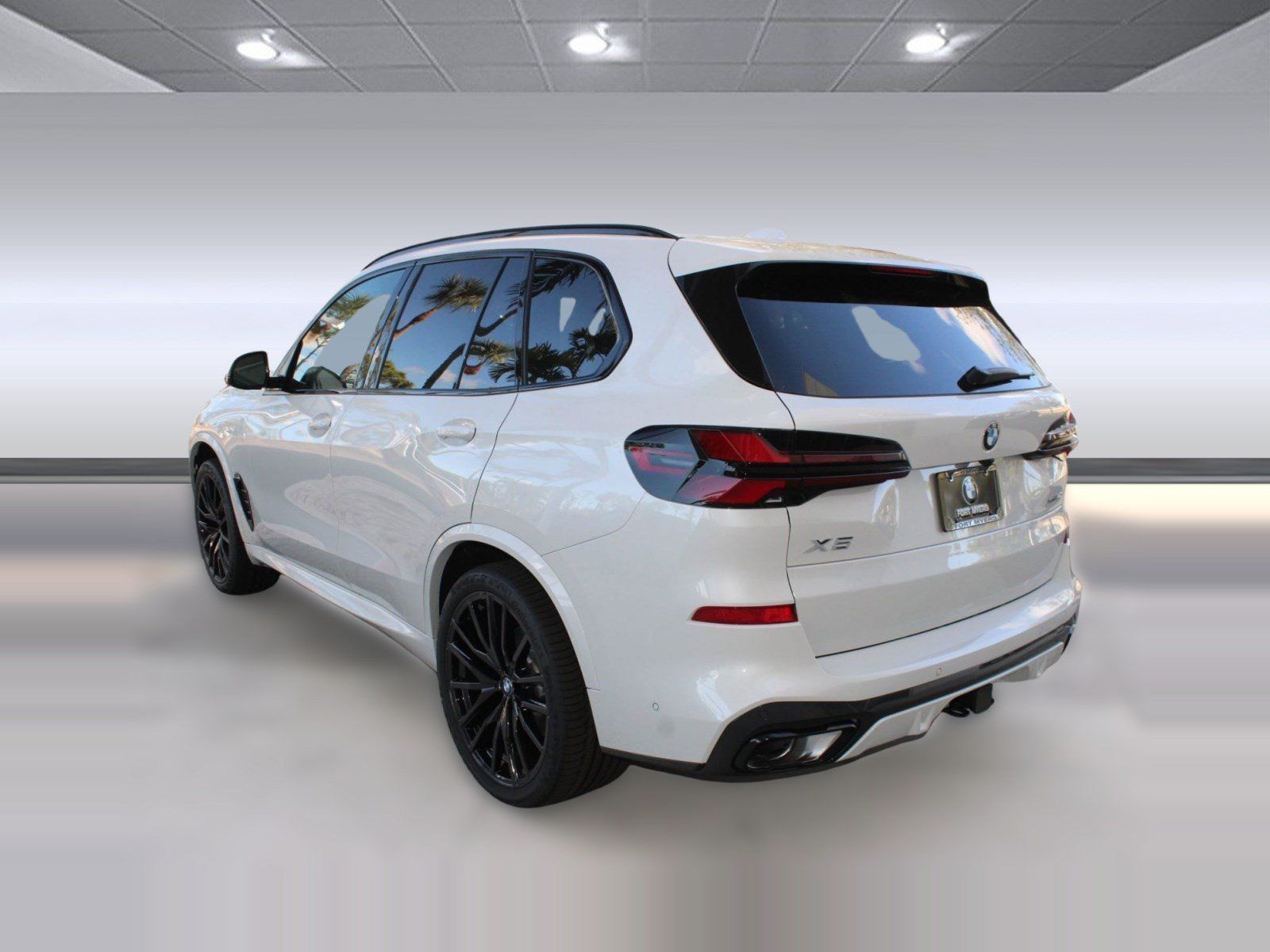Used 2026 BMW X5 xDrive40i w/ M Sport Package AWD/4WD image 3