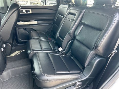 Certified 2020 Ford Explorer XLT w/ Equipment Group 202A AWD/4WD image 11