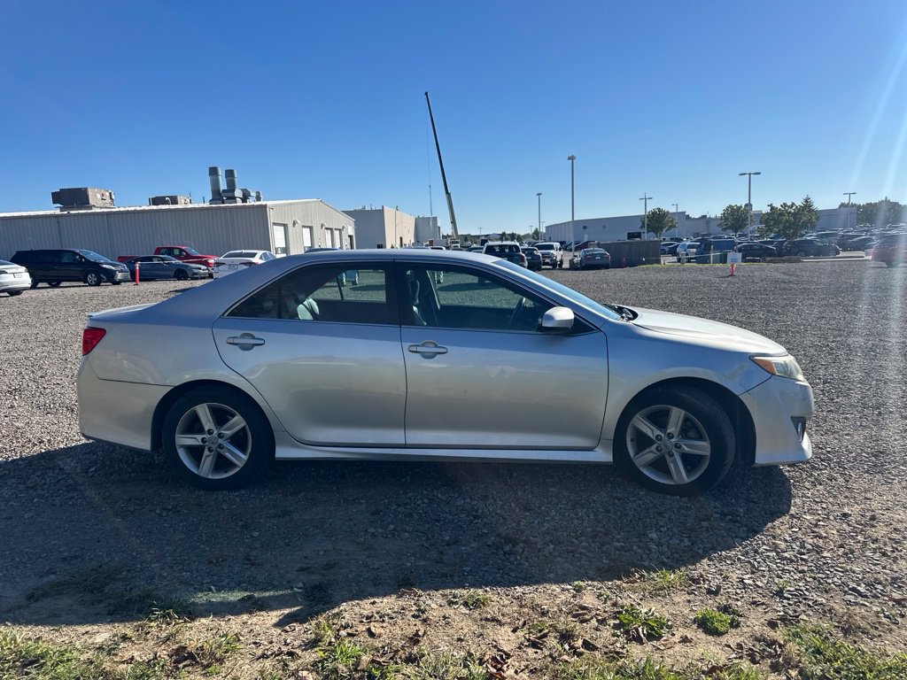 Used 2012 Toyota Camry SE FWD image 11