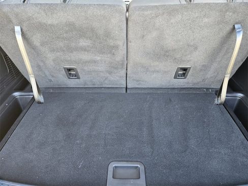 Used 2022 Ford Explorer XLT image 32