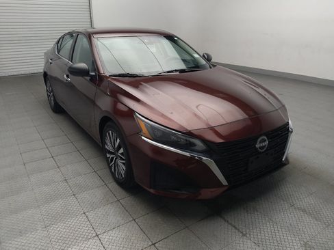 Used 2024 Nissan Altima 2.5 SV FWD image 13