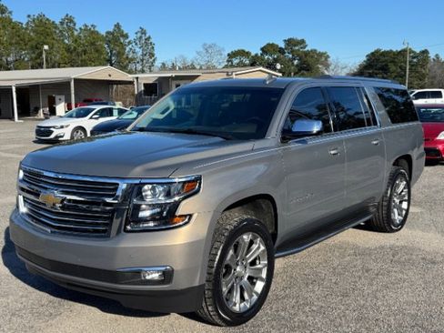 Used 2018 Chevrolet Suburban Premier image 2