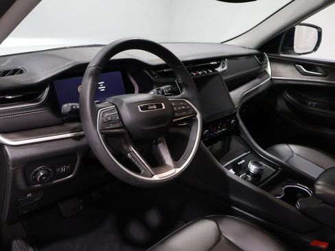 Used 2024 Jeep Grand Cherokee Limited image 13