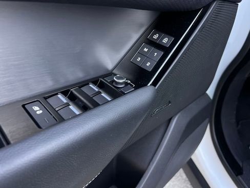 Used 2021 Land Rover Range Rover Velar R-Dynamic S image 10