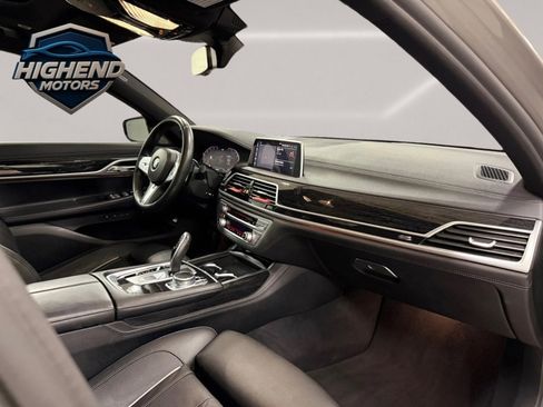 Used 2020 BMW 750i xDrive w/ Executive Package image 28