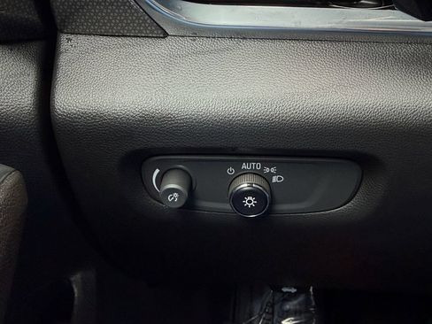 Used 2022 Chevrolet Traverse Premier FWD image 31