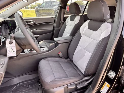 New 2026 Chevrolet Trax LS w/ LS Convenience Package FWD image 18