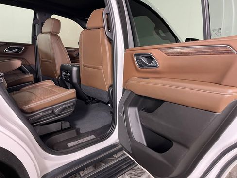 Used 2021 Chevrolet Tahoe High Country w/ Premium Package image 14