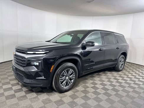 Used 2024 Chevrolet Traverse LS image 7