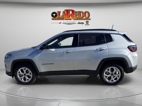 Used 2025 Jeep Compass Latitude image 4
