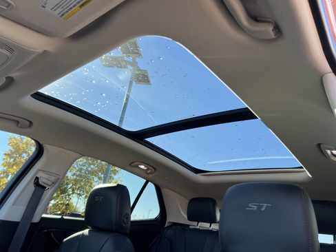 Used 2023 Buick Envision Essence w/ Sport Touring Package image 9