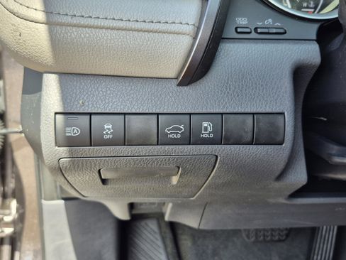 Used 2022 Toyota Camry LE FWD image 27