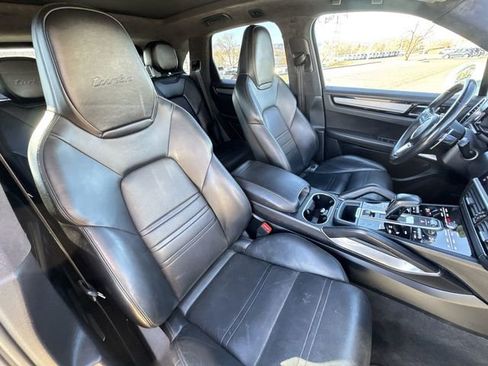 Used 2020 Porsche Cayenne Turbo image 26
