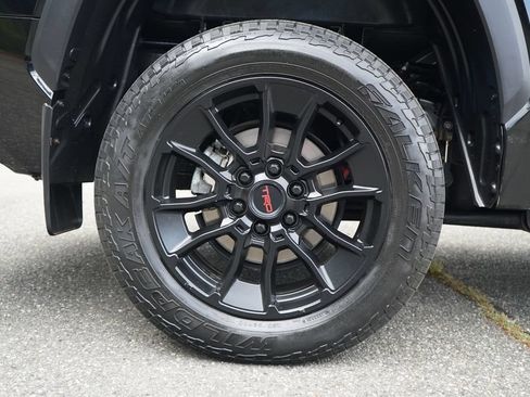 Used 2022 Toyota Tundra Limited w/ TRD Off-Road Package AWD/4WD image 34
