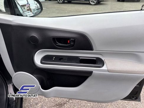 Used 2012 Toyota Prius C Four image 28