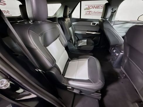 Used 2022 Ford Explorer XLT w/ Equipment Group 202A AWD/4WD image 32