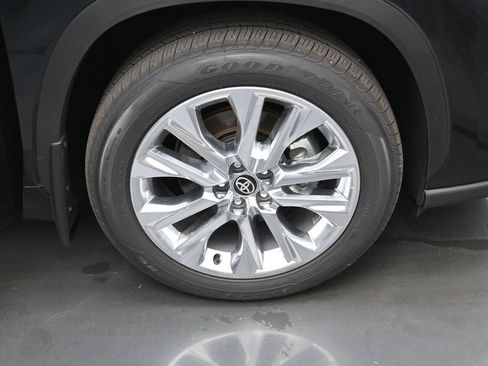 Certified 2026 Toyota Highlander Limited AWD/4WD image 41