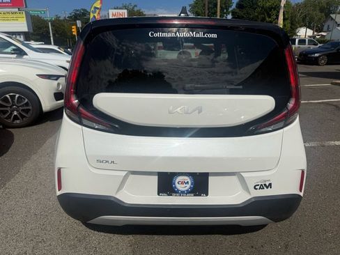 Used 2023 Kia Soul LX w/ LX Technology Package FWD image 4