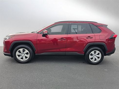 Used 2020 Toyota RAV4 LE image 2