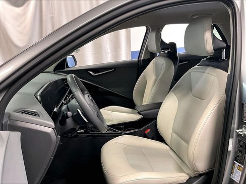 Used 2023 Kia Niro EX FWD image 10