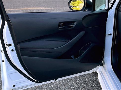 Used 2024 Toyota Corolla LE image 21