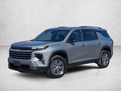 Used 2024 Chevrolet Traverse LT