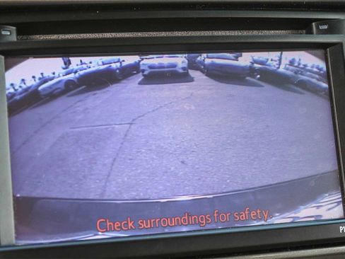 Used 2013 Toyota Highlander SE image 30