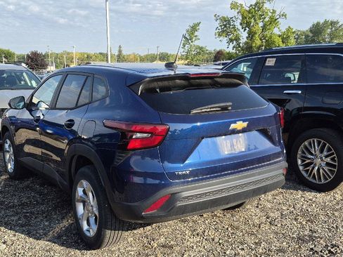 Used 2024 Chevrolet Trax LS w/ LS Convenience Package FWD image 4
