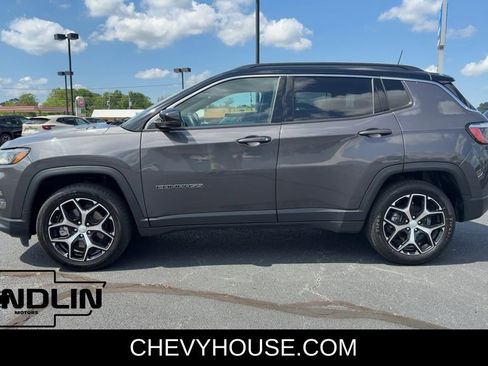 Used 2024 Jeep Compass Limited image 4