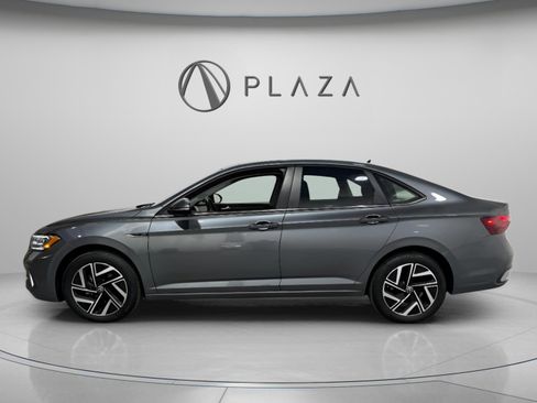 Used 2023 Volkswagen Jetta SEL image 2