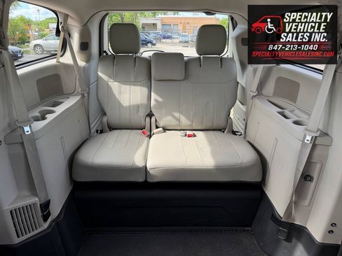 Used 2016 Dodge Grand Caravan SXT w/ UConnect Hands-Free Group FWD image 31