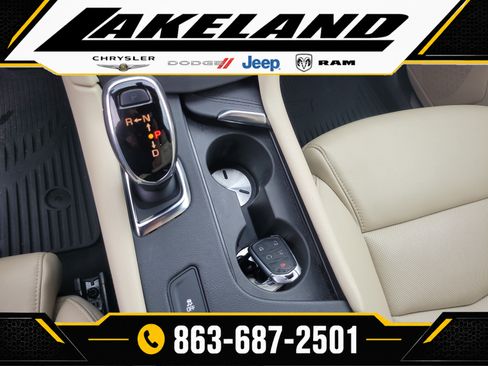Used 2017 Cadillac XT5 Luxury w/ Driver Awareness Package FWD image 24