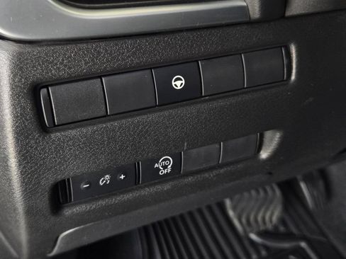 Used 2023 Nissan Rogue SV FWD image 17