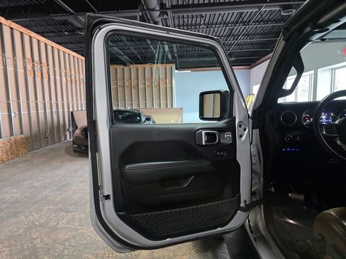 Used 2022 Jeep Wrangler Unlimited Sahara AWD/4WD image 13