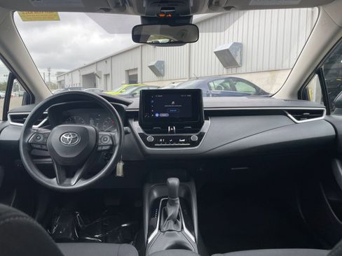Used 2025 Toyota Corolla LE image 31