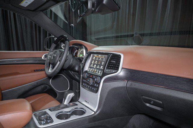 Used 2018 Jeep Grand Cherokee Summit AWD/4WD image 14