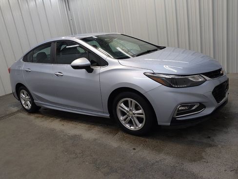 Used 2017 Chevrolet Cruze LT w/ RS Package FWD image 11