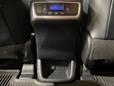 Used 2015 Toyota Highlander XLE image 15