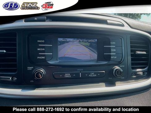 Used 2017 Kia Sorento LX image 18