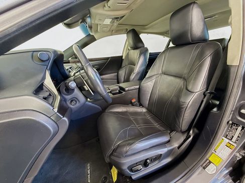 Used 2020 Lexus ES 300h Ultra Luxury image 22