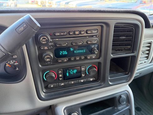 Used 2006 GMC Sierra 2500 SLT w/ Heavy-Duty Power Package image 32